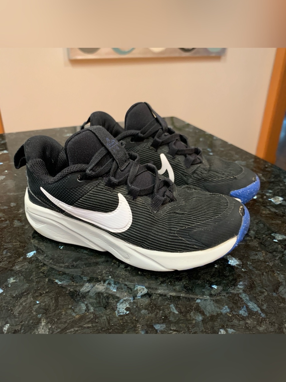 Nike little boys size 13.5 black blue sneakers athletic shoes